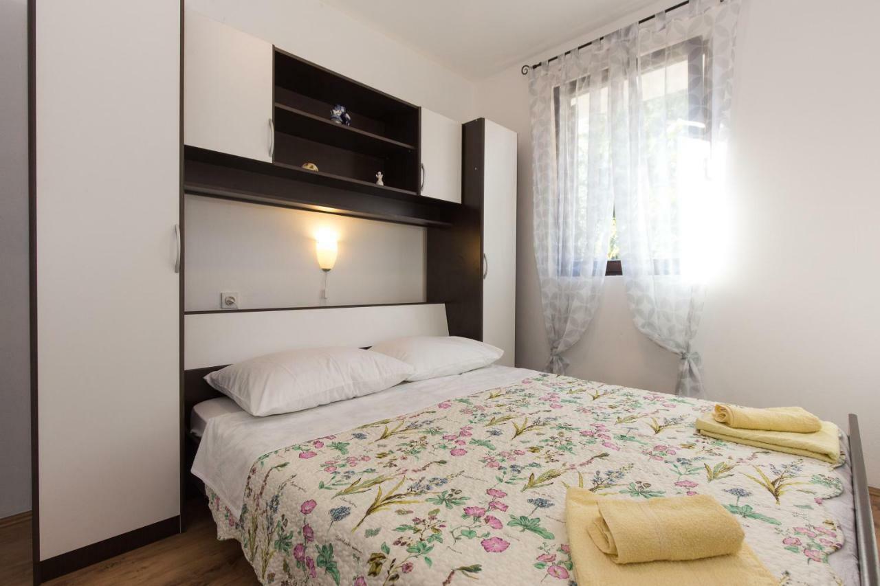 Apartments Karen Krk Town Luaran gambar