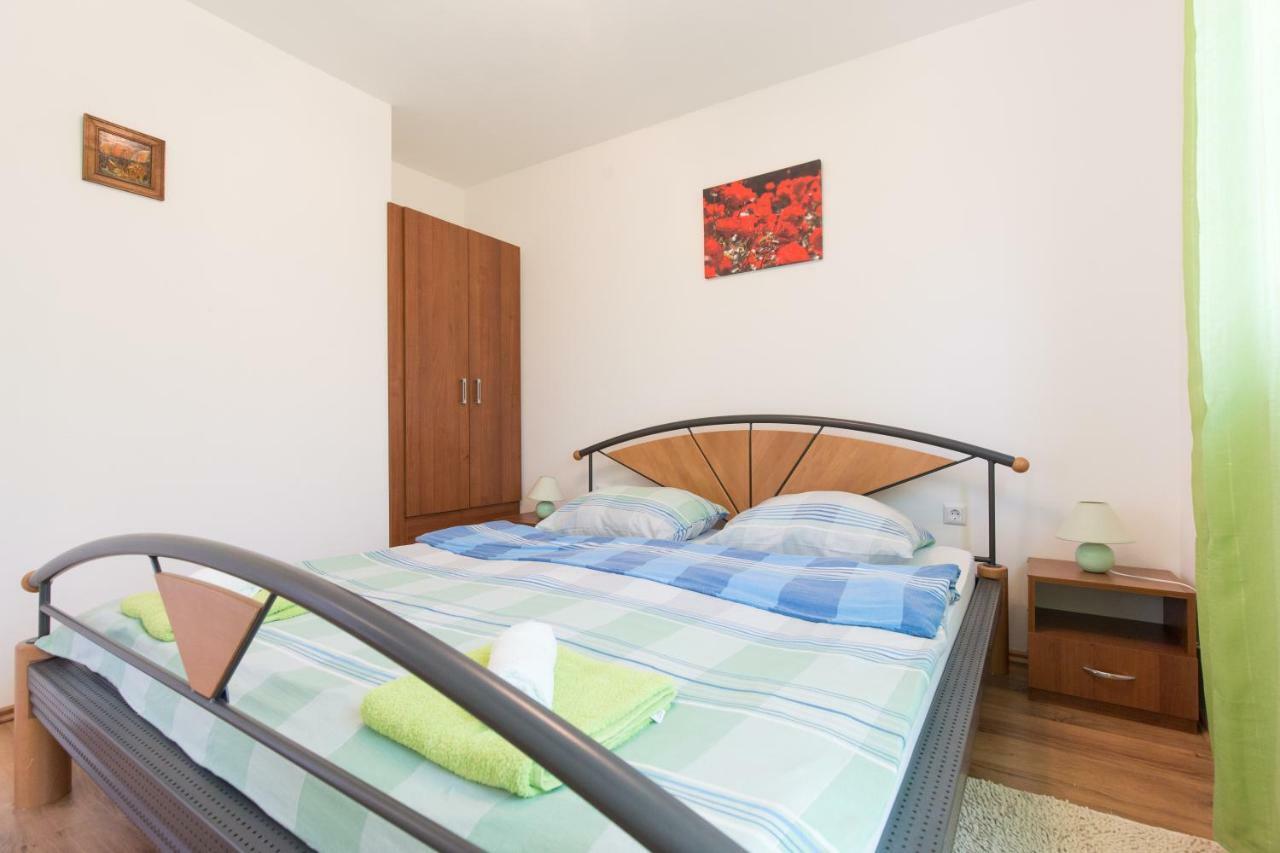 Apartments Karen Krk Town Luaran gambar