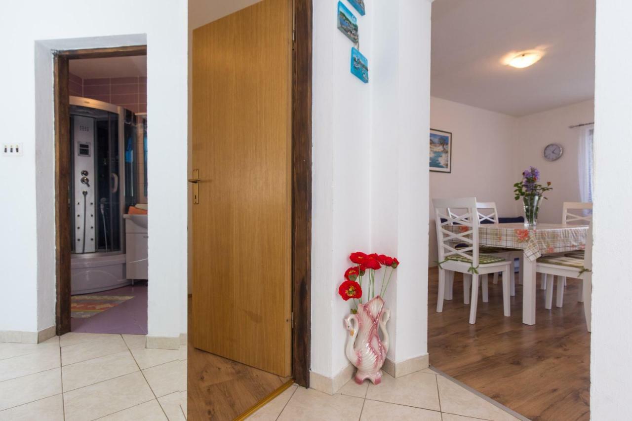 Apartments Karen Krk Town Luaran gambar