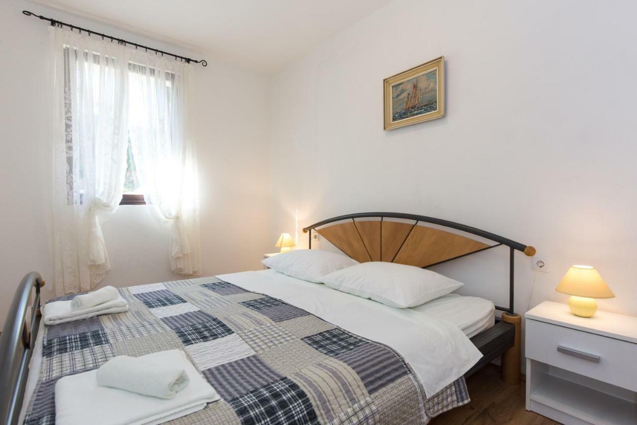 Apartments Karen Krk Town Luaran gambar
