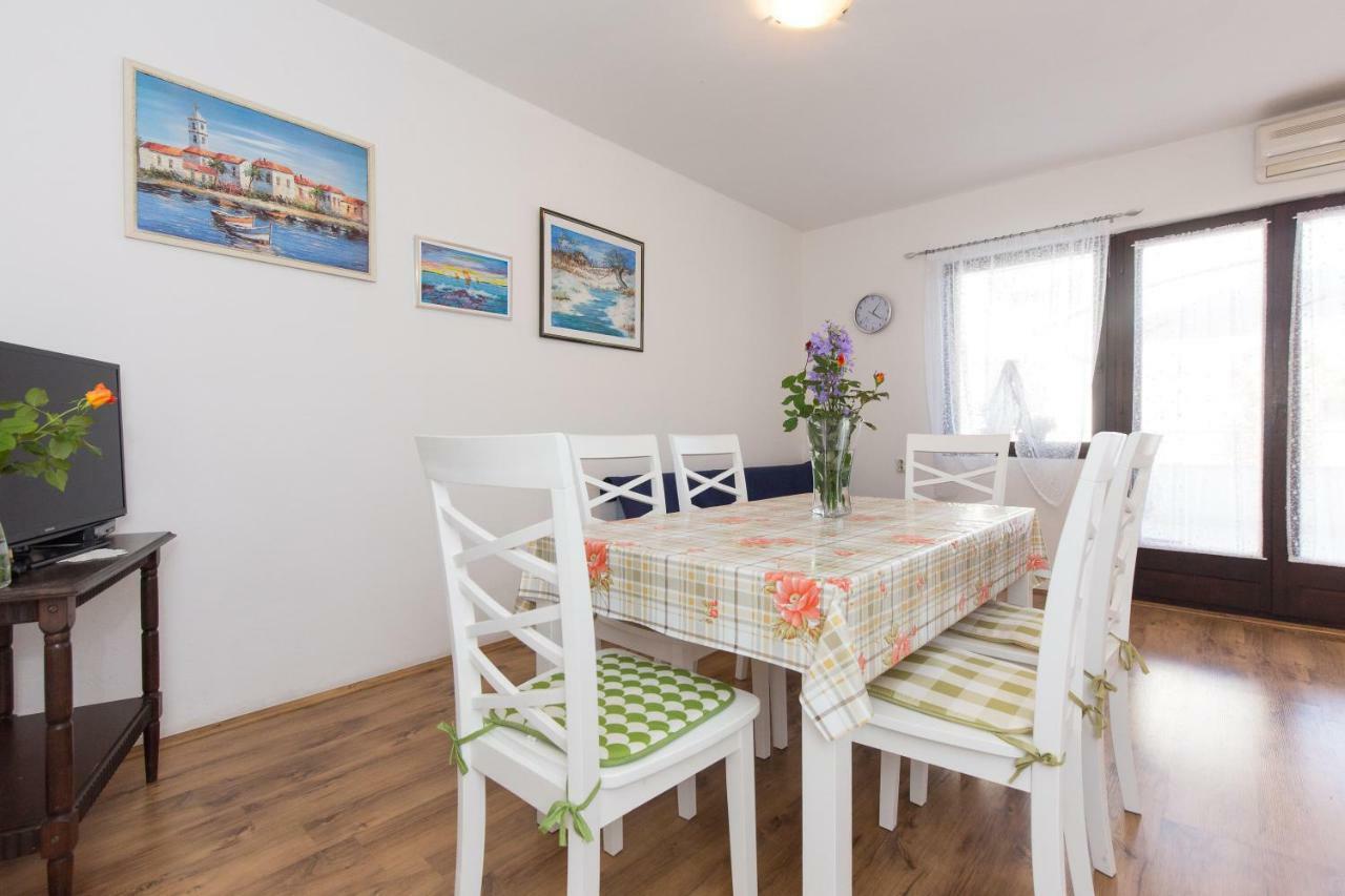 Apartments Karen Krk Town Luaran gambar