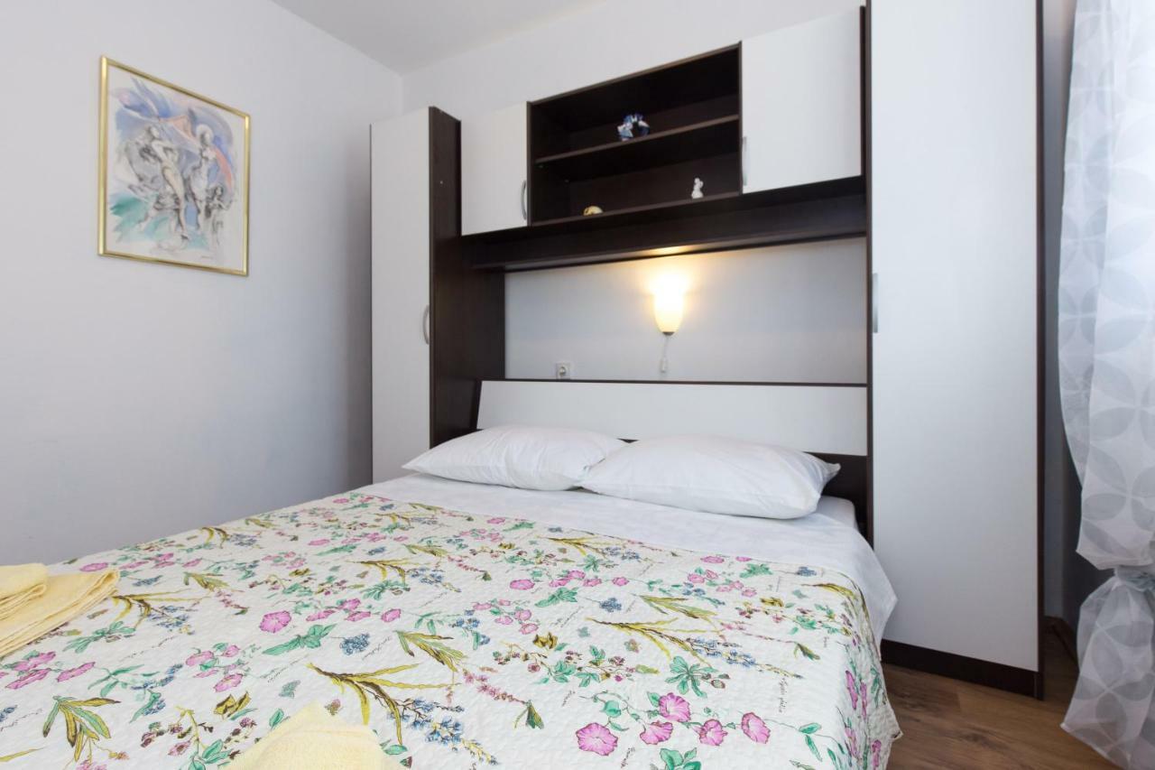 Apartments Karen Krk Town Luaran gambar
