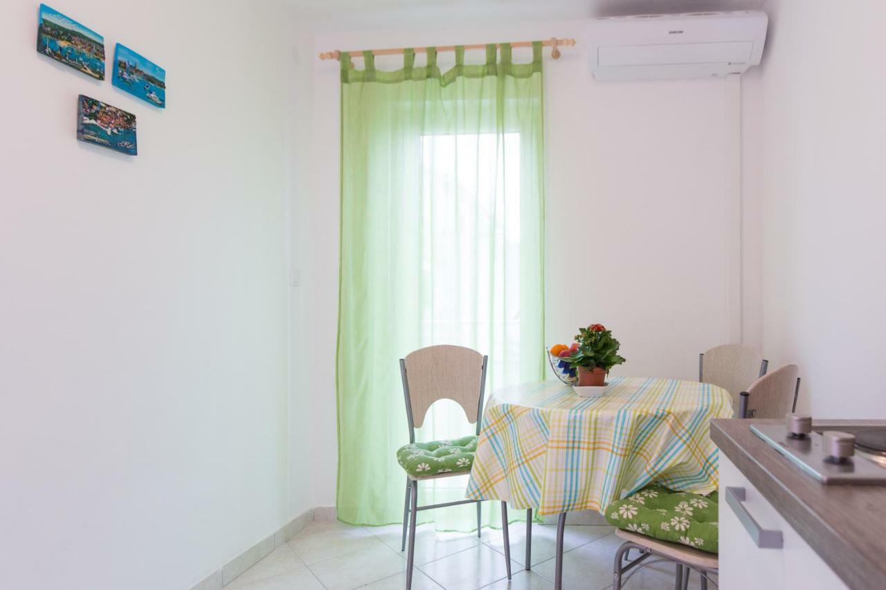 Apartments Karen Krk Town Luaran gambar